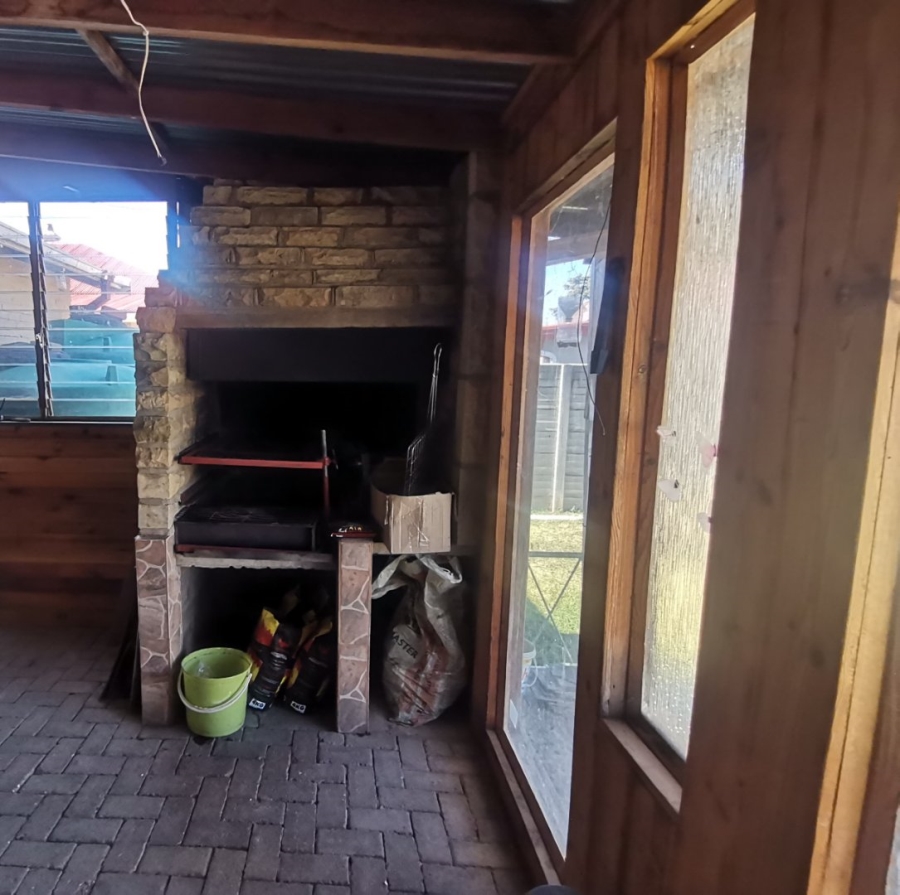5 Bedroom Property for Sale in Senekal Free State